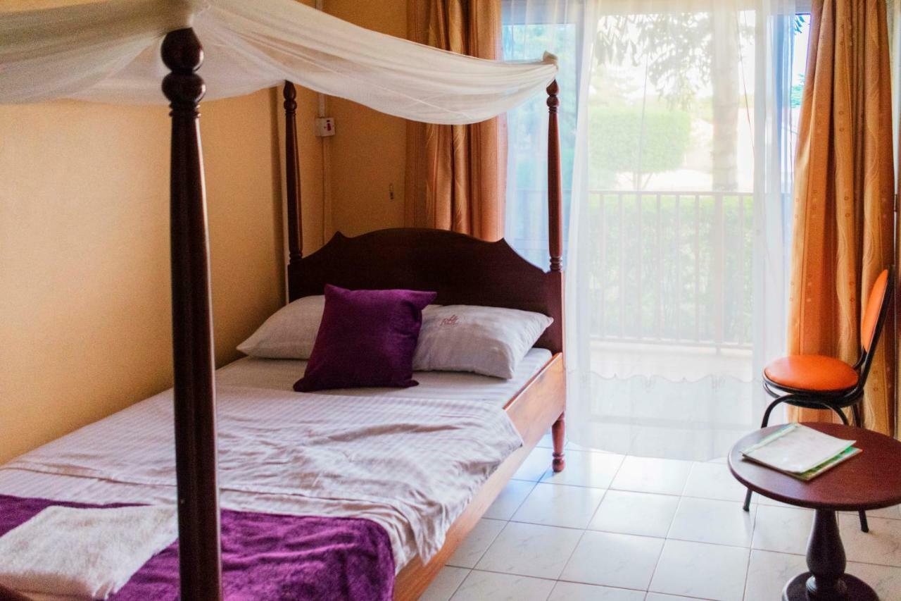 Rwenzori International Hotel Касесе Екстер'єр фото