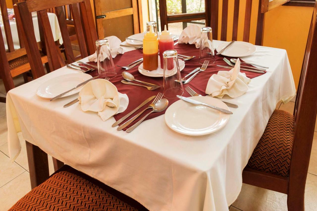 Rwenzori International Hotel Касесе Екстер'єр фото
