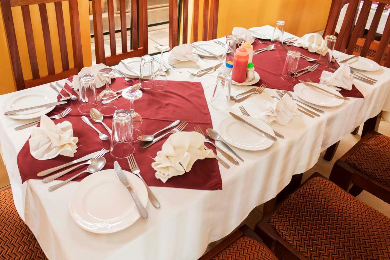 Rwenzori International Hotel Касесе Екстер'єр фото