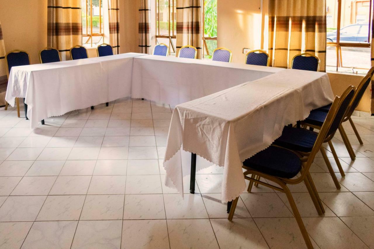Rwenzori International Hotel Касесе Екстер'єр фото