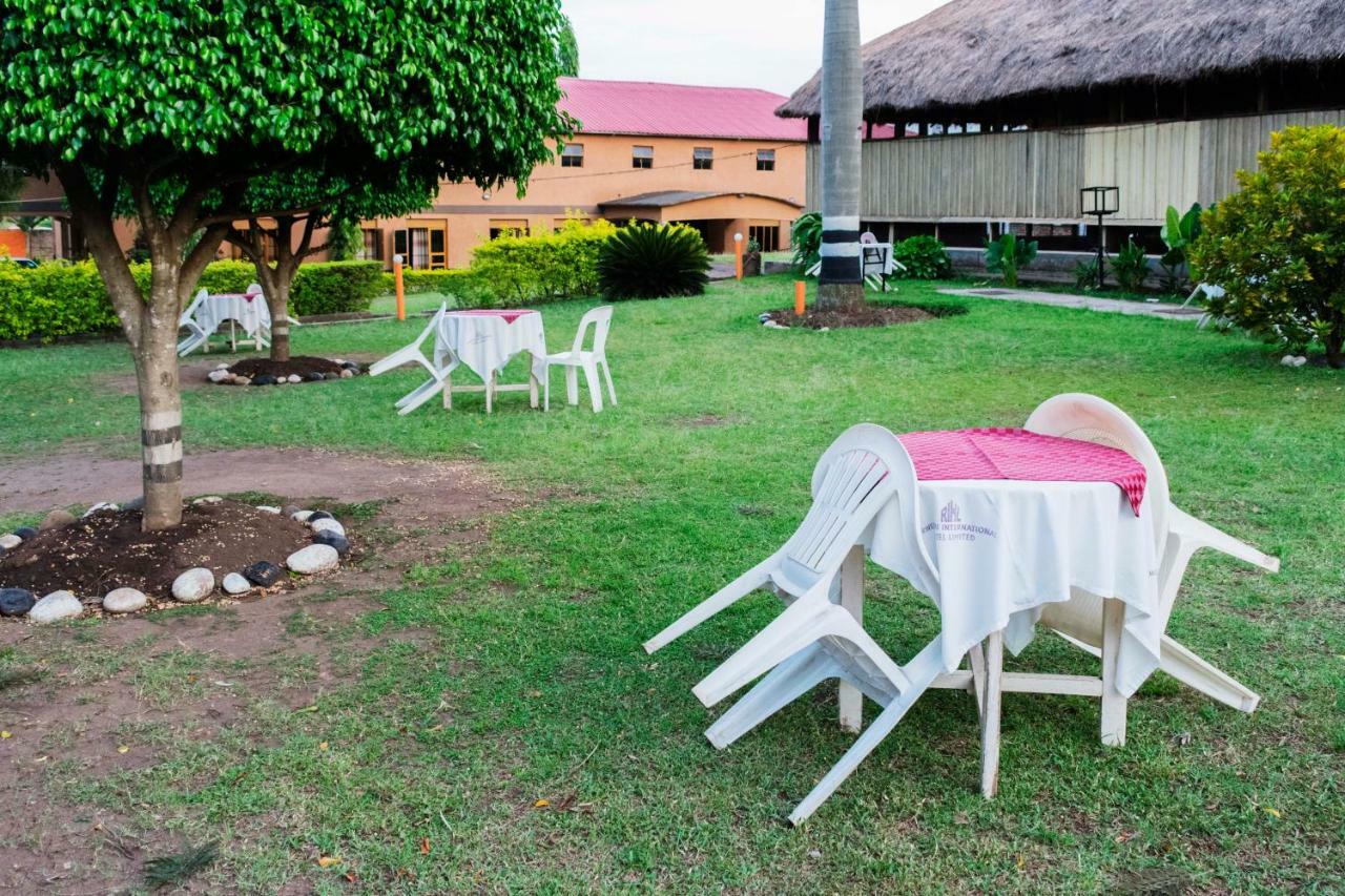 Rwenzori International Hotel Касесе Екстер'єр фото