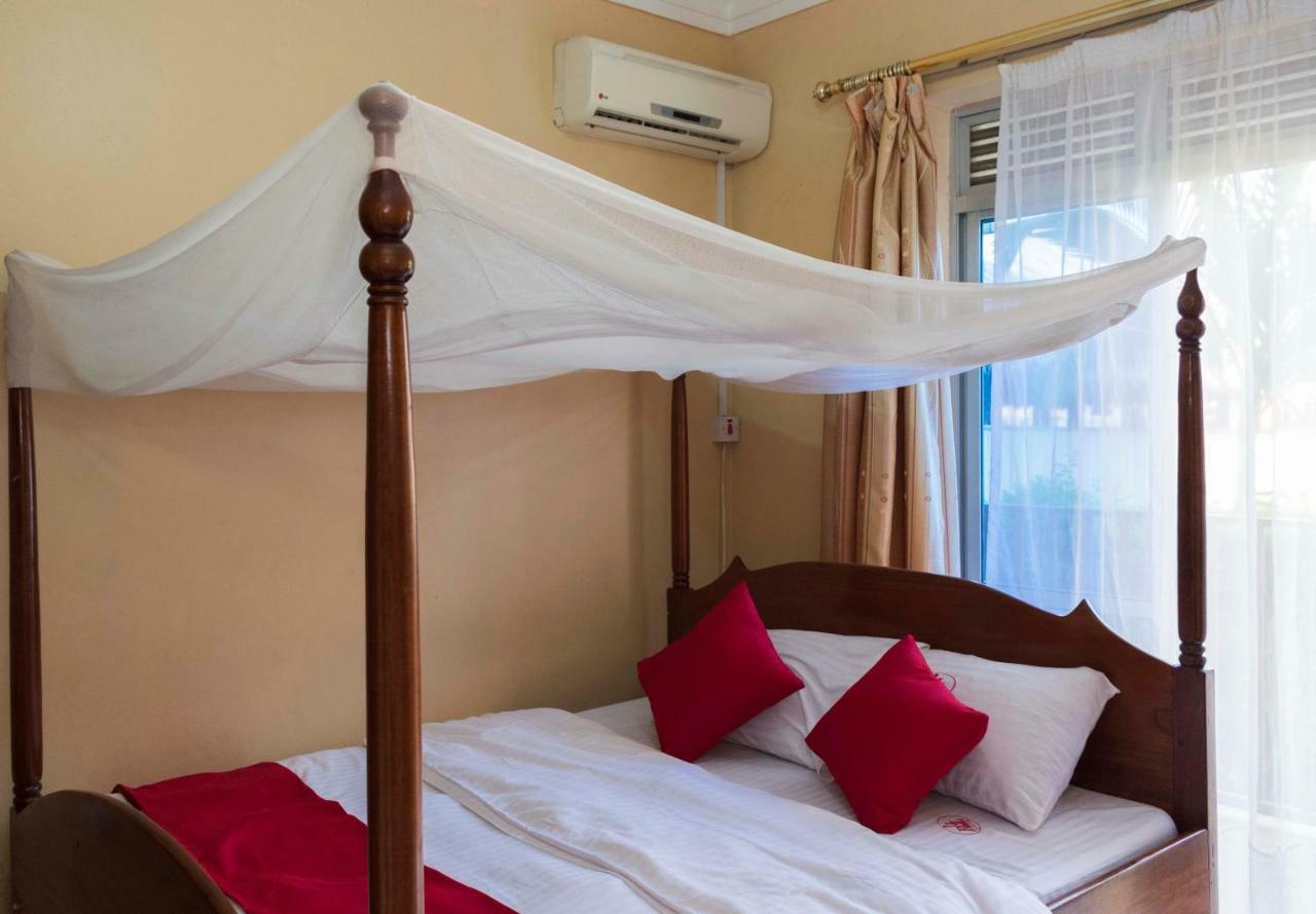 Rwenzori International Hotel Касесе Екстер'єр фото